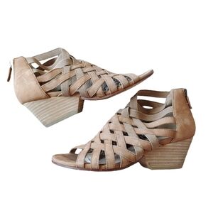 Eileen Fisher Leather Beige Tan Strappy Heel Open Toe Sandals Heels Shoes Size 6